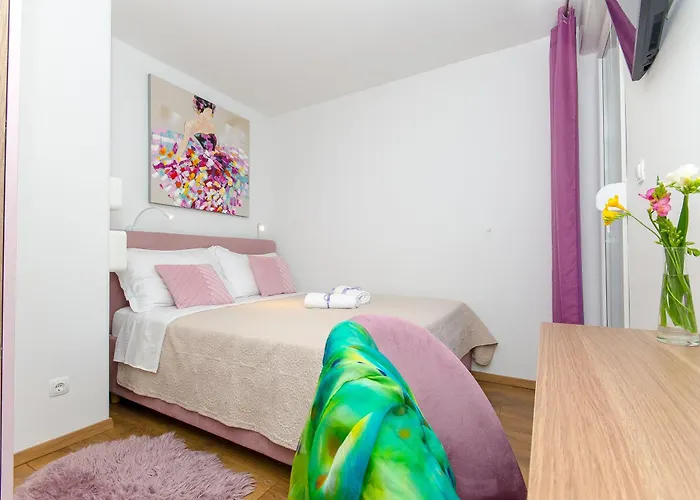 Felicio Apartment Split